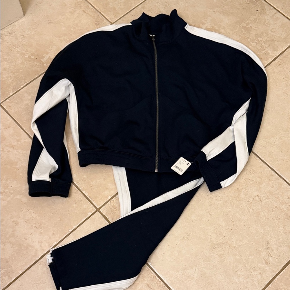 Navy with white stripe two piece set size large